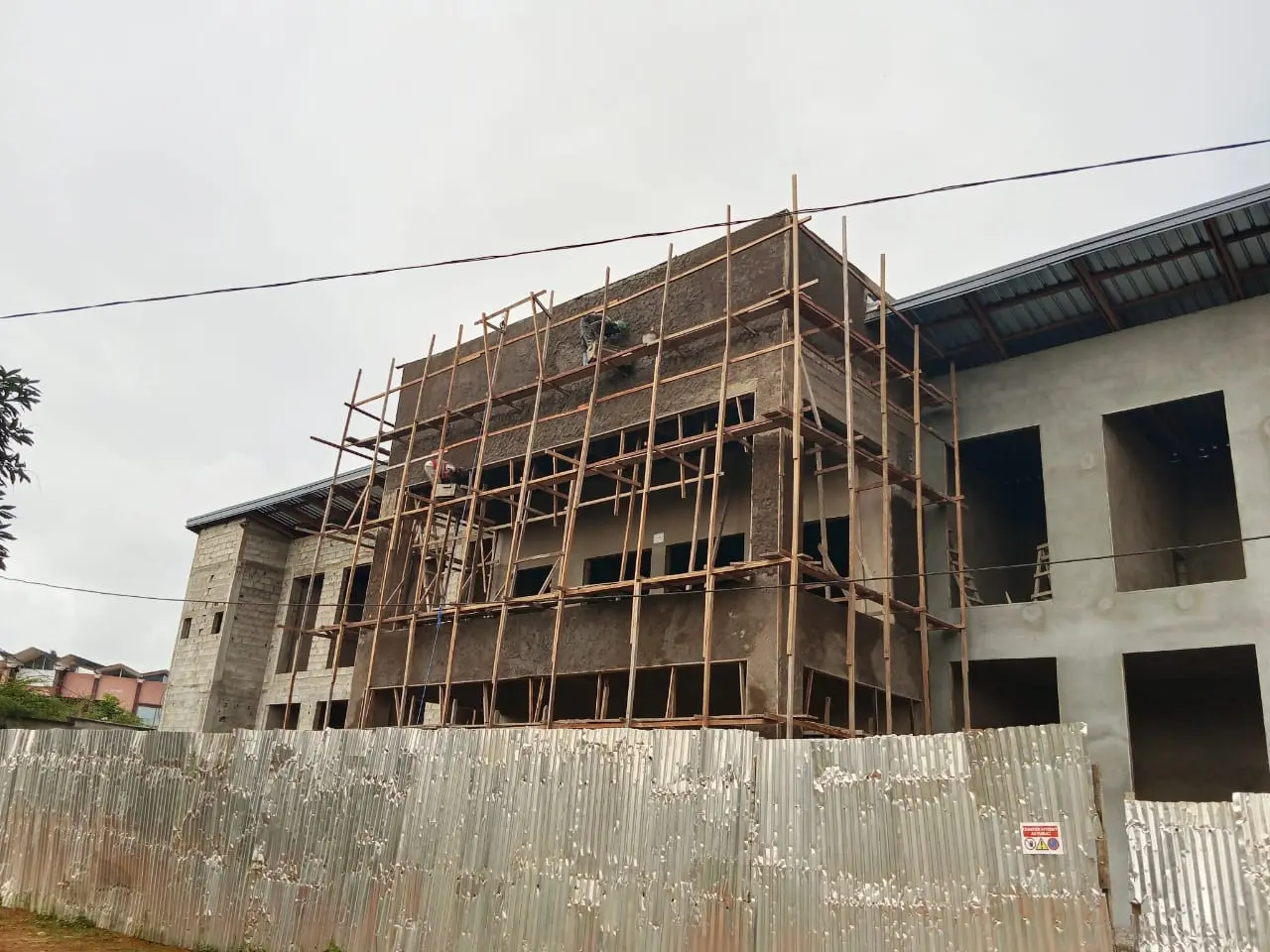 Échafaudage de façade pour les travaux d’enduit