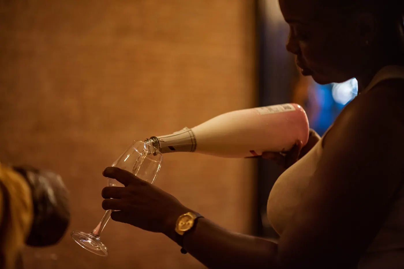 Service du crémant rosé